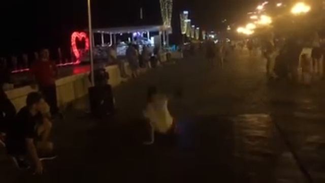 Крым. Алушта. Вечер на набережной. смотреть онлайн