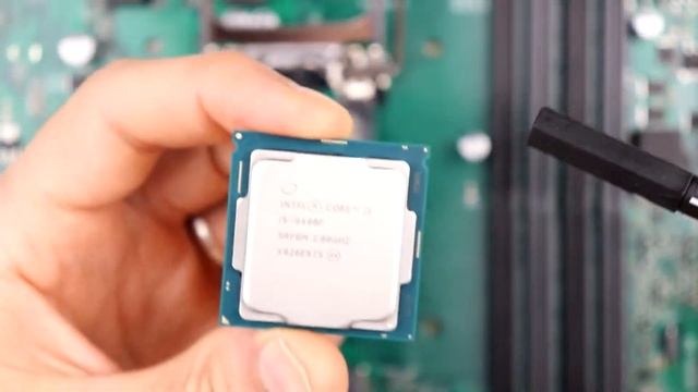 Как установить процессор на материнскую плату | Установка процессора Intel core i5 9400F