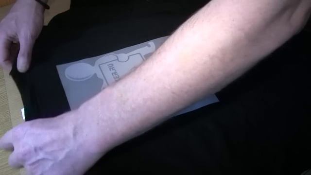 Перенос термо-наклейки на футболку с помощью утюга смотреть онлайн