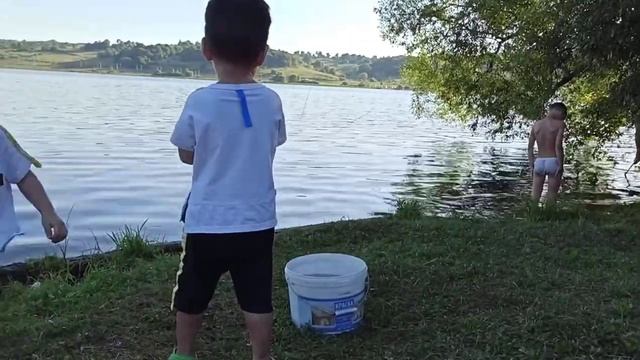 На берегу реки в городе Советск (Тульской области)/ Bên bờ sông quê смотреть онлайн