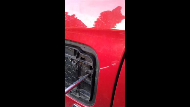 opening a stuck charging port flap/door on a BMW 330e (and likely other hybrid models) смотреть онлайн