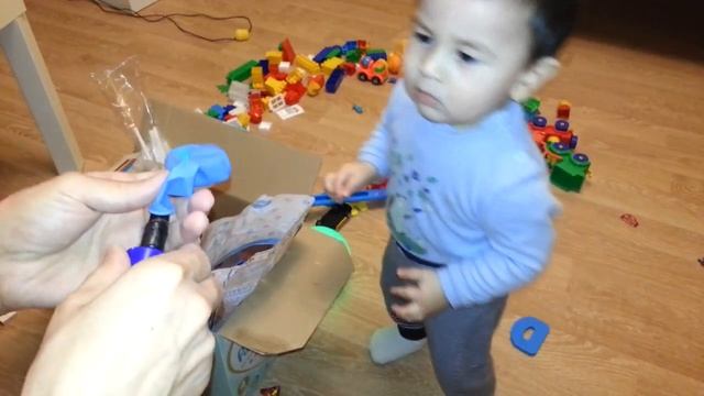 Достали очень старые игрушки шарики светящиеся шарики разноцветные большие маленкие разных размеров смотреть онлайн