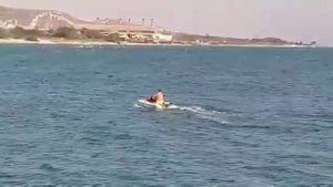 лодка на подводных крыльях.