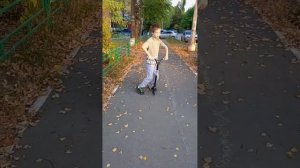 как научиться ездить на самокате без рук