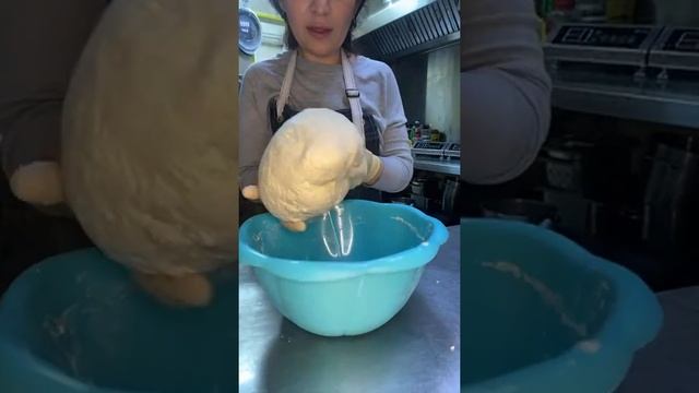 ГОТОВИМ ЛЕПЁШКУ ТАНДЫР/МАСТЕР КЛАСС ПО ПРИГОТОВЛЕНИЮ ЛЕПЁШКИ ТАНДИР смотреть онлайн