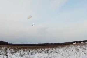 Приземление парашютиста на десантном парашюте Д-6 в сильный ветер