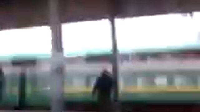 Электрички  ,на площади 3-х   вокзалов......для     Семёна