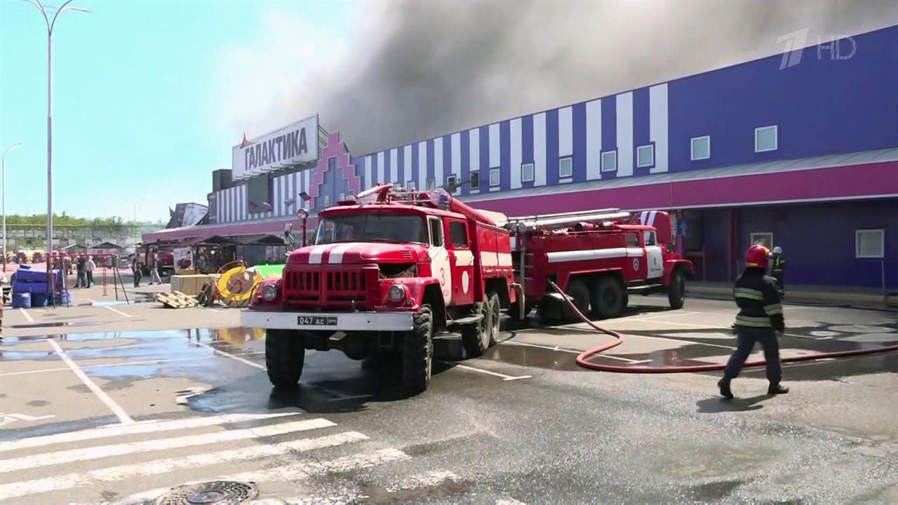 Украинские националисты ударили по торговому центру в Донецке