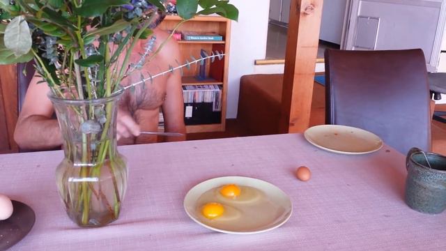 Crack Dem Eggs смотреть онлайн