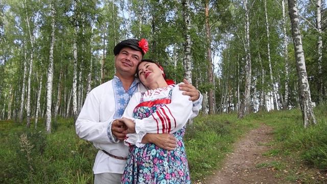 Роза алая