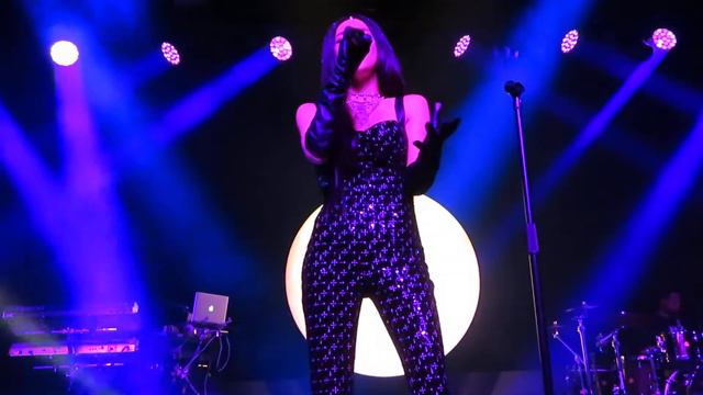 Tiffany Young - Runaway смотреть онлайн