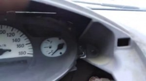 Снимаем облицовку комбинации приборов Toyota Platz