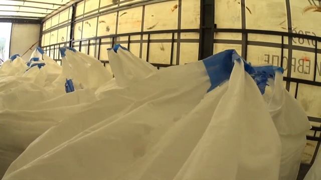 Как грузить полуприцеп 16,5 метров ? 20 тонн груза ? 20 БИГ-БЭГ На седло 8,2 смотреть онлайн