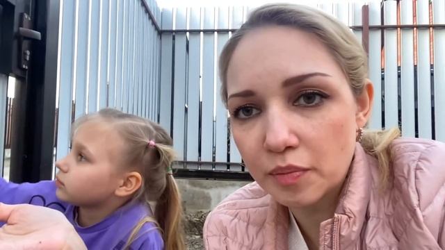 ШОК! Алиса НАШЛА СВЁРТОК с ножницами и ЧЁРНЫМИ ВОЛОСАМИ ?! Находка около нашего дома ? Мими Лисса