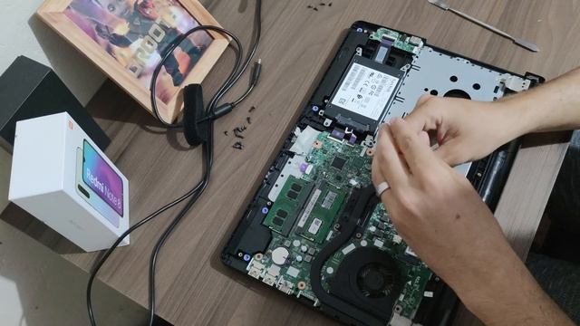 FAZER UM UPGRADE NO NOTEBOOK DELL INSPIRON 15 SÉRIE 3000 - I15-3576-A60C смотреть онлайн