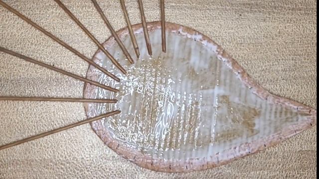 МК мозаики из бумажных трубочек (сухарница "Листик") смотреть онлайн