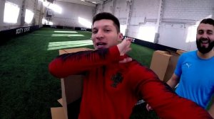 ПОПАДИ в КОРОБКУ vs. EVONEON / ПРЯЧЕМСЯ и ВЫШИБАЕМ друг друга!