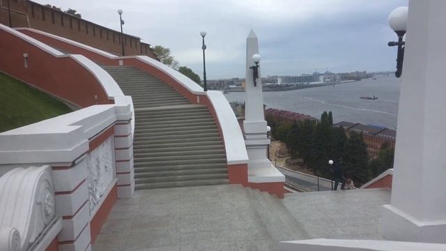 Знаменитая Чкаловская лестница в Нижнем Новгороде. Считаю ступени ! смотреть онлайн