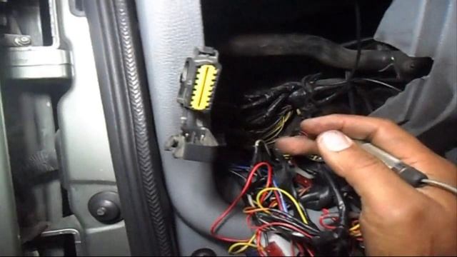 CONECTOR OBD2 DE RENAULT EN CORTO смотреть онлайн