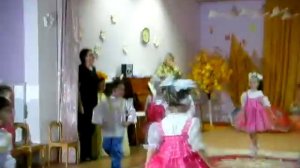 Очень задорный танец в детском саду.