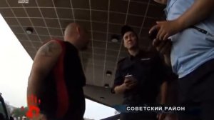 Цыганка показала общественникам свои панталоны