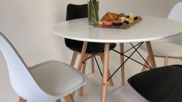 Комплект стульев Tulip с мягким сиденьем и ножками из натурального дерева смотреть онлайн