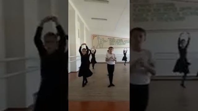 Урок народно-сценического танца