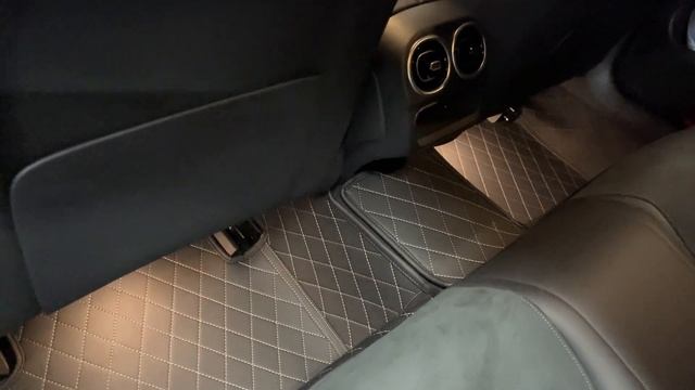 Пошив 3D ковров из экокожи в салон автомобиля  Mercedes C180 и изготовление ковра в багажник