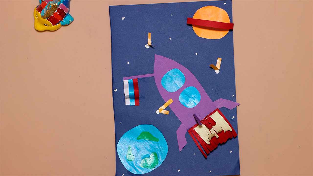 Аппликация день космонавтики младшая группа. Аппликация на тему космос. Космическая аппликация. Поделки на тему космос. Поделки на тему космос для детского сада.