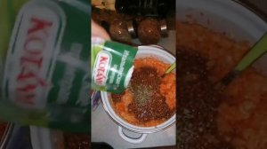 Хлебцы в дегидраторе (сушилке) с семенами льна и домашними овощами.