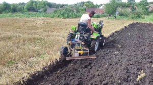 Оранка саморобним однокорпусним плугом ПЛН 1-35, після прибирання ячміня. 2022 рік.