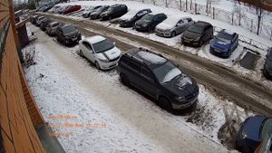 HiWatch DS-I453L (2.8 мм), угол обзора 102 градуса. 3 фрагмента в разное время суток.