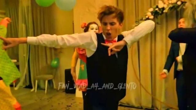 Ребята А4 и клоуны жестоко танцуют под хардбасс