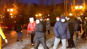 А Я К ТЕБЕ С БУКЕТОМ РОЗ