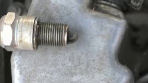 Автомобильная хитрость и реальный тест ДЫРКИ в свече зажигания