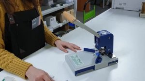 Настольный обрезчик углов AD 1. Скругление углов, отверстие под ригель.