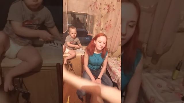 Каменные лица Девушки смотреть онлайн