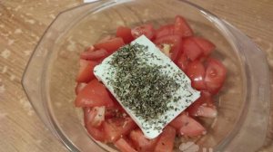 Спагетти с соусом из помидоров и сыра фета быстрого приготовления