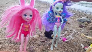 Куклы Enchantimals на пляже — Видео для детей — Игры с песком