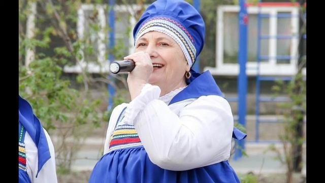 Надёжкина Людмила читает стихотворение о пионерах ко Дню Пионерии