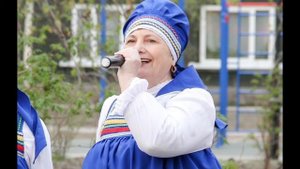 Надёжкина Людмила читает стихотворение о пионерах ко Дню Пионерии