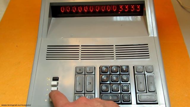Советский калькулятор "Электроника Д3". Soviet calculator "Elektronika D3" (circa 1979) смотреть онлайн