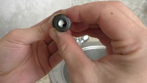 Как починить смеситель самому(кран-букса)!!!