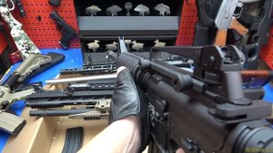 Box of Toys /Reloading Airsoft Military Rifles & Gun Airsoft Weapons - Assault Rifles and Guns !
