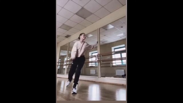 Зажигательный танец от Анны Щербаковой. An incendiary dance from Anna Shcherbakova. смотреть онлайн