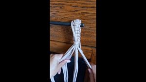 Уличное подвесное кашпо в технике макраме.