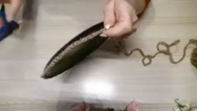 Взяла кусок кожи от старой куртки,джутовую нить и старую тарелку и сделала себе красоту. смотреть онлайн