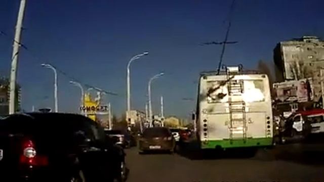 Пожарные тушили троллейбус смотреть онлайн