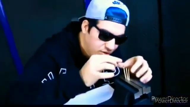 React: LASER VS CHOCOLATE ( DERRETEU ? ) D4rk Frame смотреть онлайн