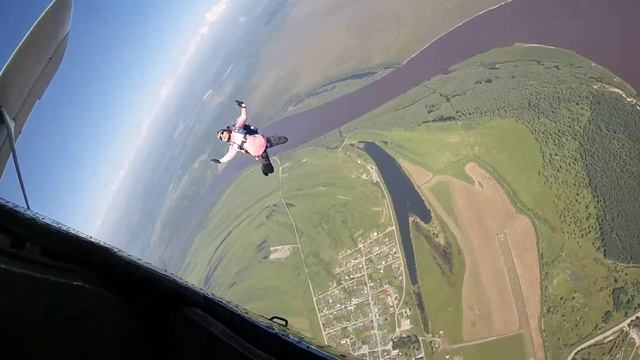 Прыжки с парашютом в с.Уват , аэроклуб АТСК ВЫСОТА смотреть онлайн